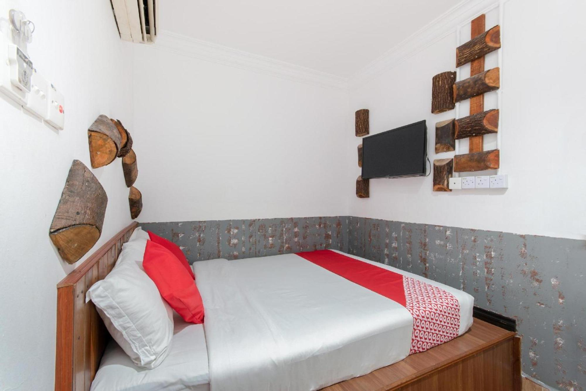 Hotel Oyo 210 Five 2 2*